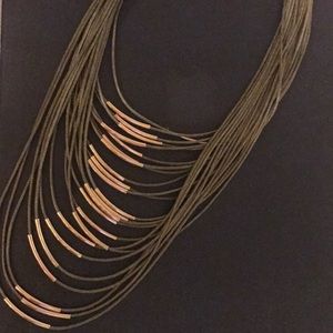 Gorgeous olive green & gold layered necklace NWOT